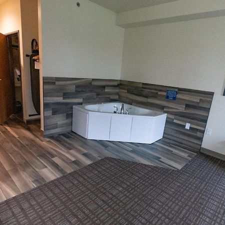 Cobblestone Hotel & Suites-Sheldon Exterior foto