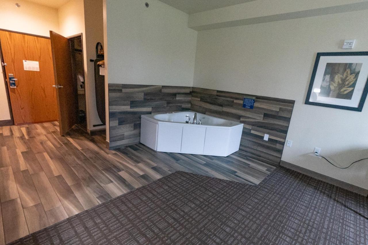 Cobblestone Hotel & Suites-Sheldon Exterior foto